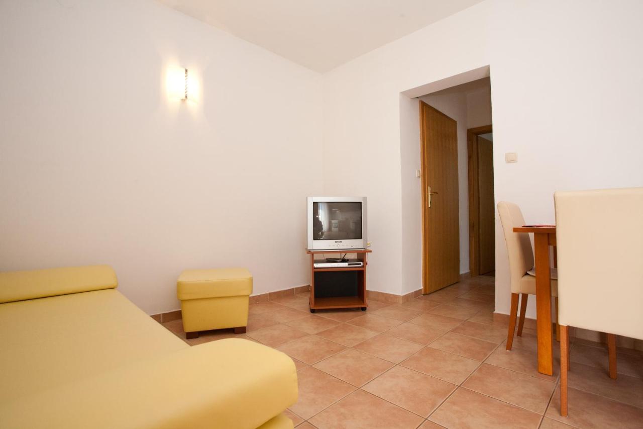 Apartments Glibo Near The Sea And Town Center! Veglia Exterior foto
